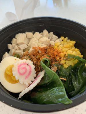 Ramen bowl before adding the broth.