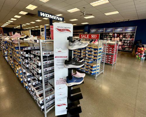 SKECHERS Warehouse Outlet