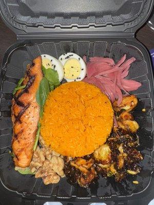 Protein bowl with salmon