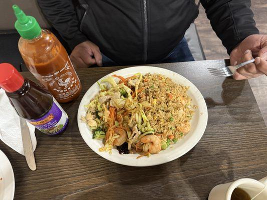 D7. Seafood Mix Shrimp & Vegetables w/ Rice *Fried Rice (Substituted)