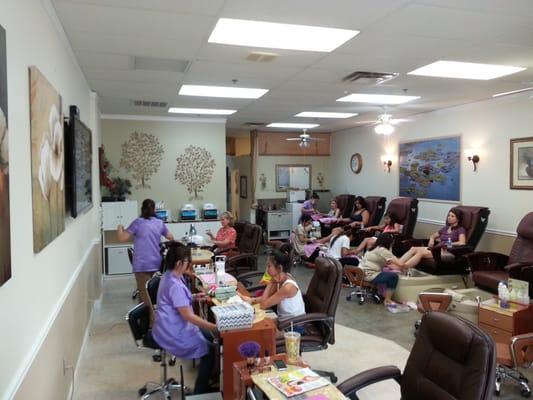 Lachic Tan & Nail Salon