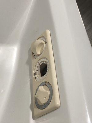 The knobs in the hot tub were broken