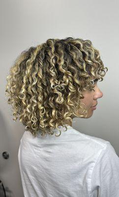 Full highlight + Curly cut & style