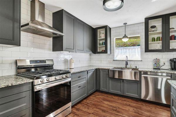Beautiful Bianco Primata Granite Custom Kitchen Countertops and White Ceramic Tile Backsplash.  Plano TX 75075 visit dfwgranite.com