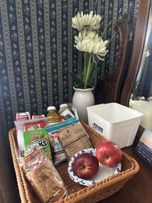 Nice snack/breakfast , coffee pot, microwave, and fridge in room as well! :)