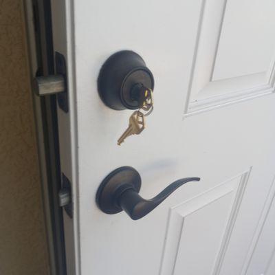 Locks change in Sarasota Florida.
Breezy Locksmith.
