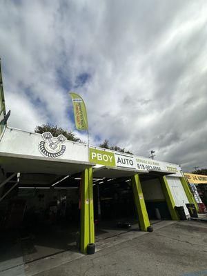 Super great service. He treats my car like it's his.I'm very happy. I love this place.