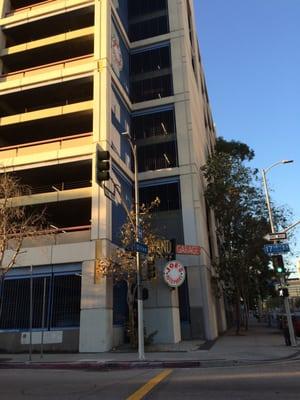 Parking building - 8 stories