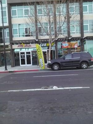 Good pit stop to grab a bite to eat on the way to work