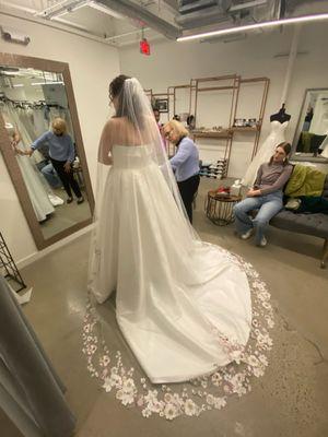 Great sitting area with full length mirrors and plenty of room to spread out and see the entire dress