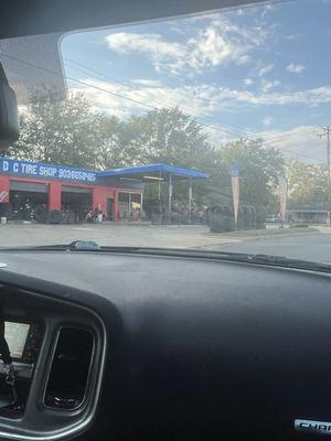 D & T  Tire Shop
