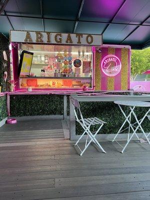 Cute counter that's so inviting!