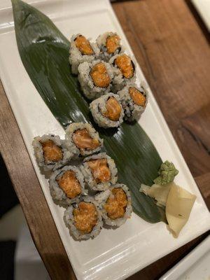 Spicy salmon rolls