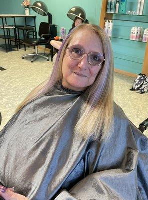 Nancy loving her new hair style!