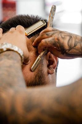 Straight razor action!!