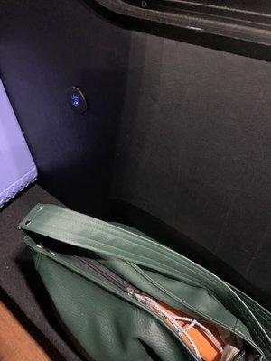 USB port! Little shelf where my purse could sit.