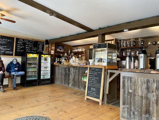 The cozy interior of the cafe / April 2024