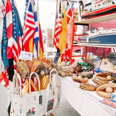 Flying Miz Daisy Vintage Market