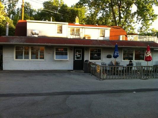 Very irresponsible Yelping going on here in Cedarburg ... Come-on peeps how about some pictures?!?