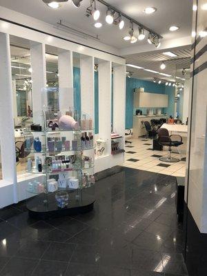 Tou Lou Color Salon is a Paul Mitchell Focus Salon and Luxury Beauty Boutique located in Lake Square Mall!