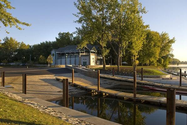 evening sun at the boathouse