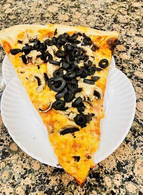 This pizza was dry, lacked flavor, sauce & cheese