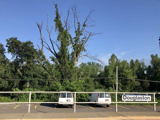 LIRR Douglaston Station