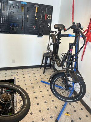 Fixing flat tires on the spot!