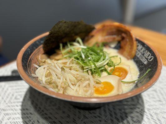 Garlic Tonkotsu Ramen was very good.