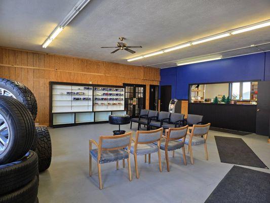 Cardinal Tire Shop Lobby