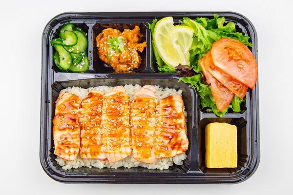 Sunrise Bento
Seared Salmon on the rice