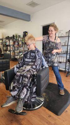 This is Sierra doing a haircut on one of her cleints.