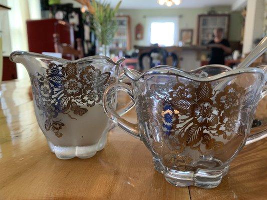 Each guest gets their own carafe of hot coffee, sugar, and cream at their place setting! So adorable!