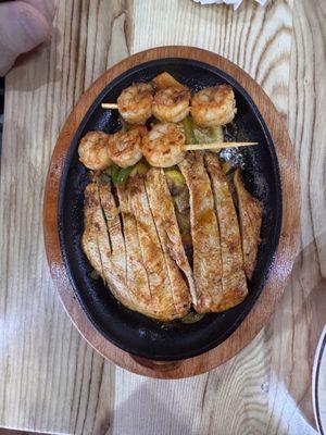 Chicken and shrimp fajita