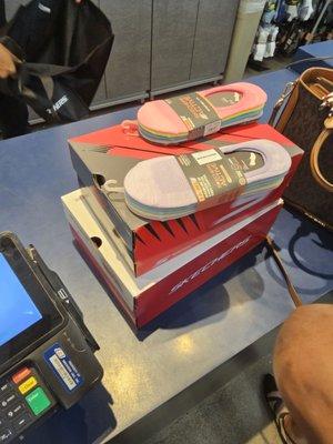 SKECHERS Warehouse Outlet