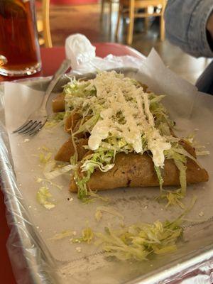 Daraditas *Prepared. Can also be ordered not *prepared (which means no lettuce y cream.