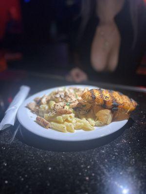 Penne pasta with chicken Alfredo