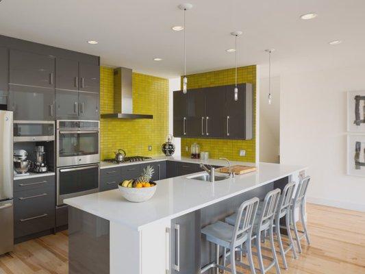 vibrant back splash against neutral cabinets