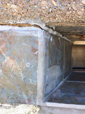 This is the type of crap work this company does! Used a dull blade to cut and got Caulking EVERYWHERE.