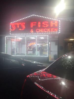 The front of the building is brightly lit up. You can see straight into the restaurant. Once inside it's nice and clean no trash or smell.