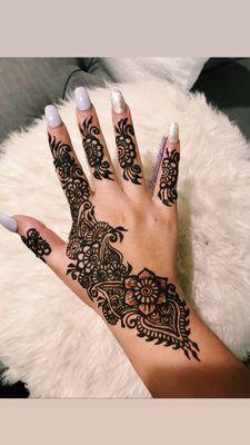 Gorgeous hand henna design by our amazing henna artist, Inshaal!