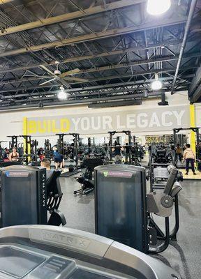 Golds Gym - Bailey's Crossroads