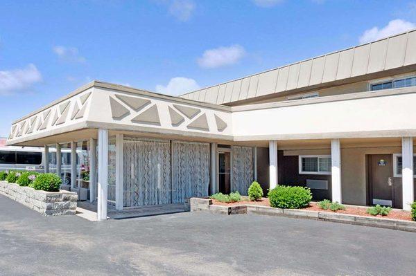 Days Inn by Wyndham Elk Grove Village O'Hare Airport West