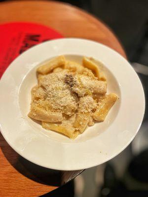 Rigatoni cacio e pepe