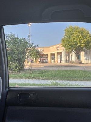 Their closing it down after SOOO many years I grew up with this dollar store whenever my grandma would take me