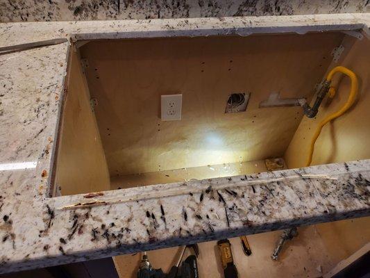 Thick layer of glue Esteban team put for cooktop not to pop instead fixing the cabinet toe height for oven. Not good!!