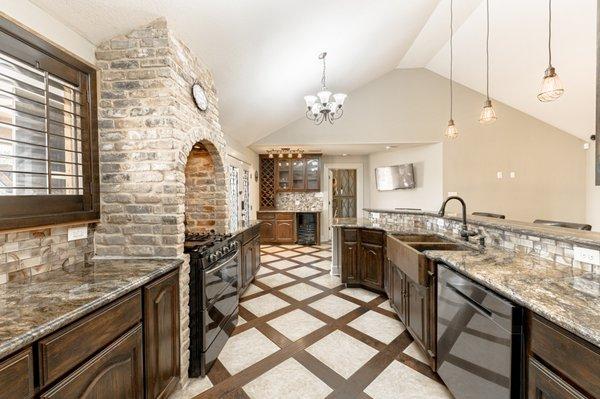 1596 WIldwood Trails, Kingsville, Tx.Gourmet Kitchen with Farm House Copper basin, Gas Range, lots of counter space and Butlery.