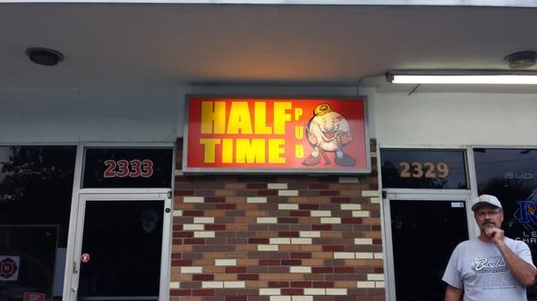 Awesome Neighborhood bar! Pool, darts, karaoke and much more! Come check out the new bar on the block where the fun begins!