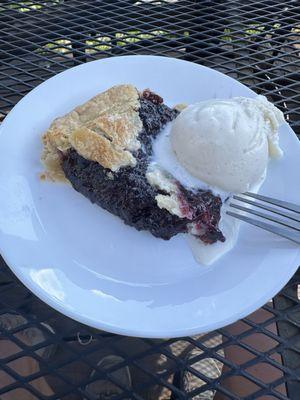Hot huckleberry pie Ala mode