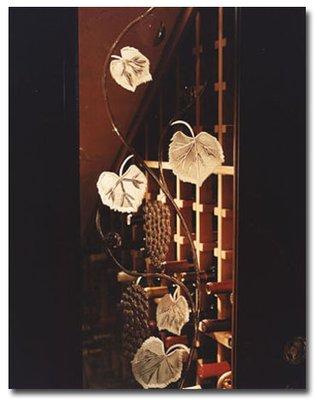 Wheel cut grape design for Wine cellar doorpanel.